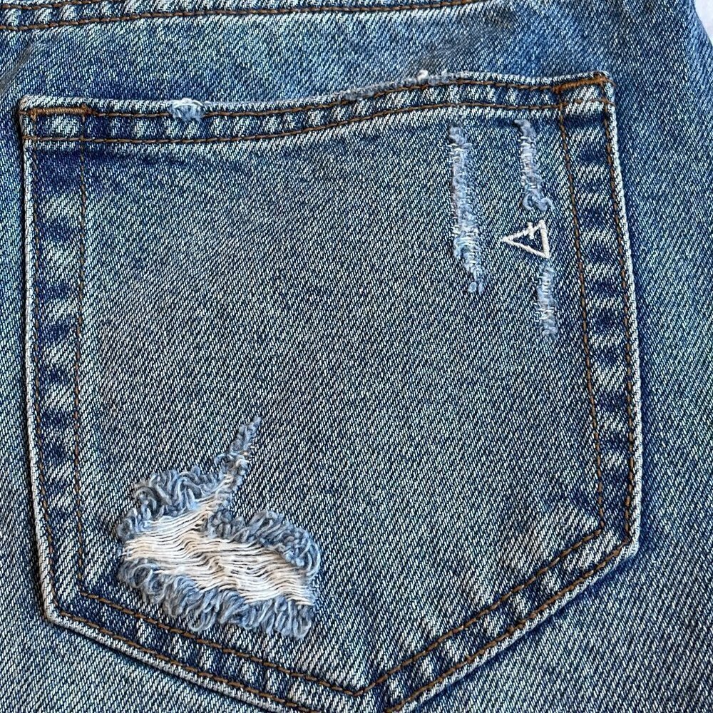 HIDDEN JEANS Cutoffs Destroyed Sold at Buckle Size Small - Picture 5 of 9